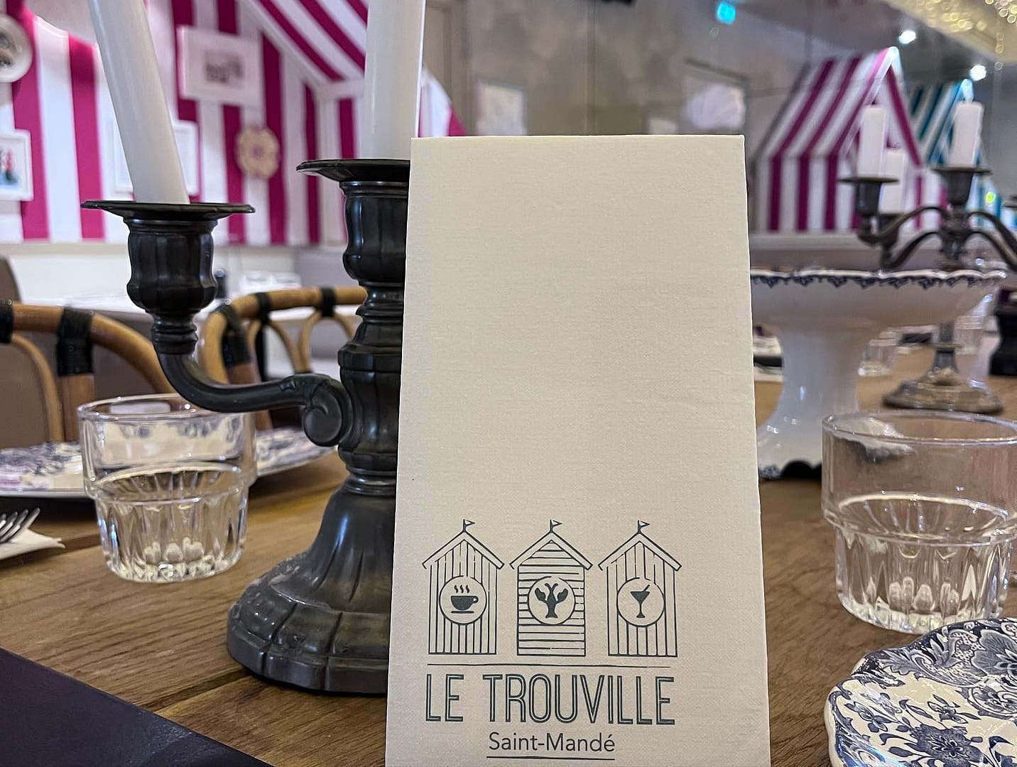 Serviette 40x40cm Airlaid 50grs. impression 1 couleur. pliage 1_8(5)