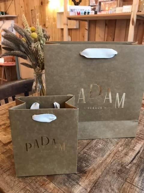 Sac papier kraft brun 200grs. Impression 1 couleur OR marquage à chaud. Poignées rubans coton