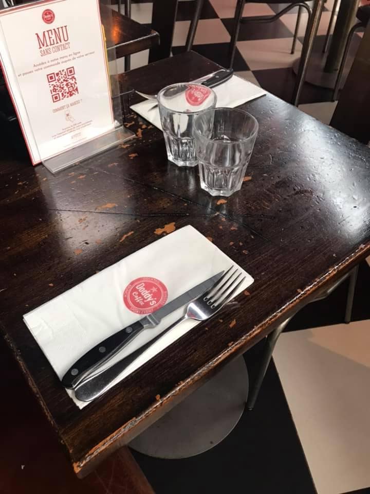 Serviette 40x40cm Airlaid 50grs. impression 1 couleur. pliage 1_8(4)