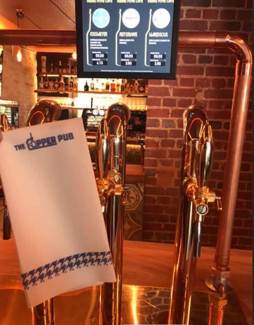 Serviette 48x48cm. pliage 1:8. Qualité spunlace.