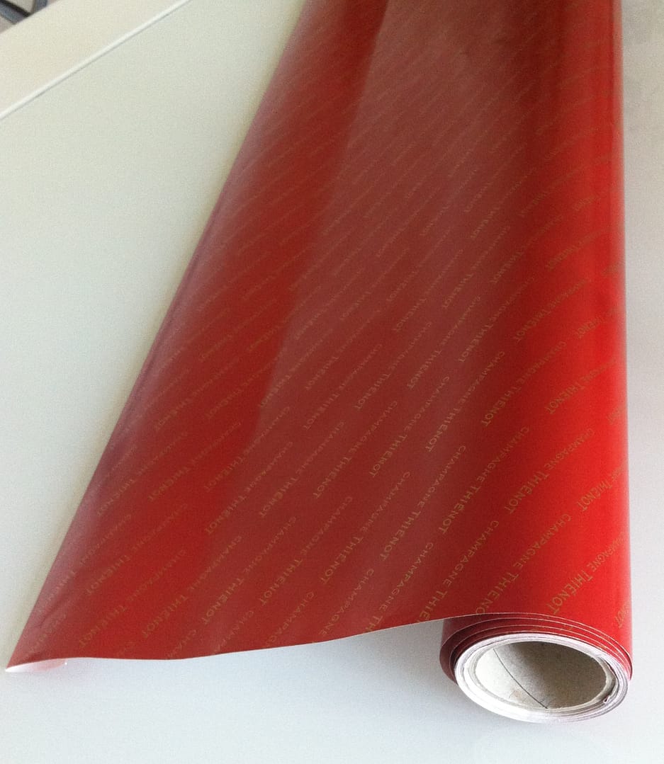 PApier cadeaux couché 80grs. Impression flexo 2 couleurs